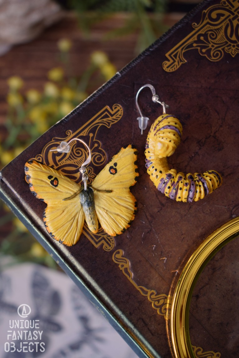 Kolczyki z rzeźbą motyla Phoebis sennae oraz jego gąsienicy (Unique Fantasy Objects)