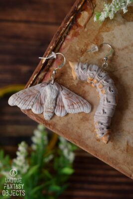 Kolczyki z rzeźbą motyla Jedwabnik morwowy oraz jego gąsienicy (Unique Fantasy Objects)