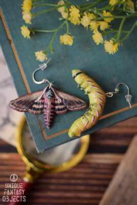 Kolczyki z rzeźbą ćmy zawisak tawulec oraz jego gąsienicy (Unique Fantasy Objects)