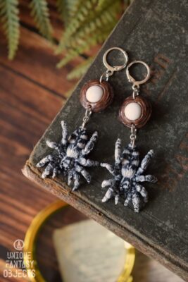 Kolczyki ze skakunem arlekinowym (Unique Fantasy Objects)