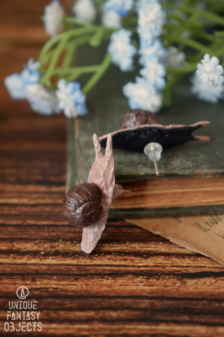 Małe kolczyki z rzeźbami ślimaków (Unique Fantasy Objects)
