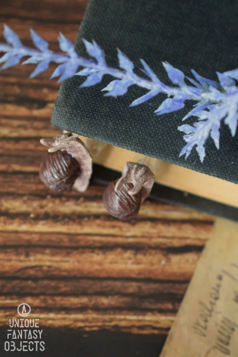 Małe kolczyki z rzeźbami ślimaków (Unique Fantasy Objects)