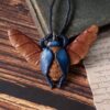 Naszyjnik z żukiem wiosennym Naszyjnik z żukiem wiosennym (Unique Fantasy Objects)