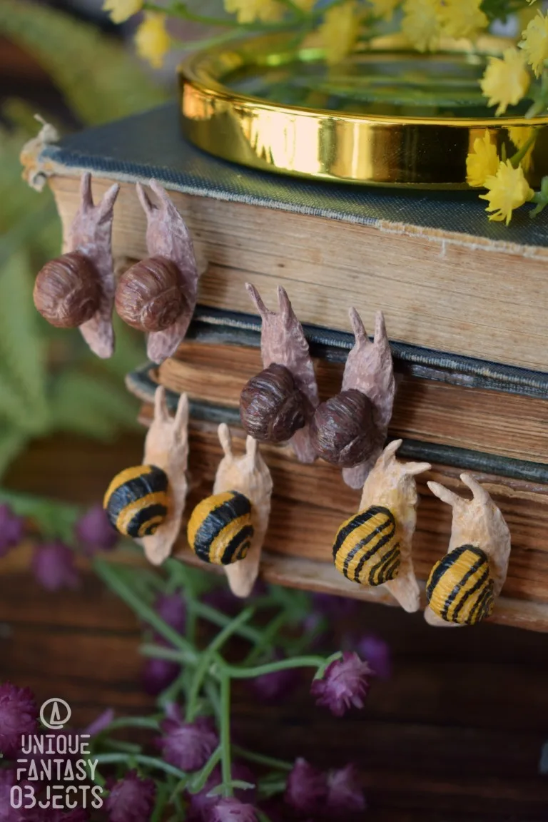 Małe kolczyki z rzeźbami ślimaków (Unique Fantasy Objects)