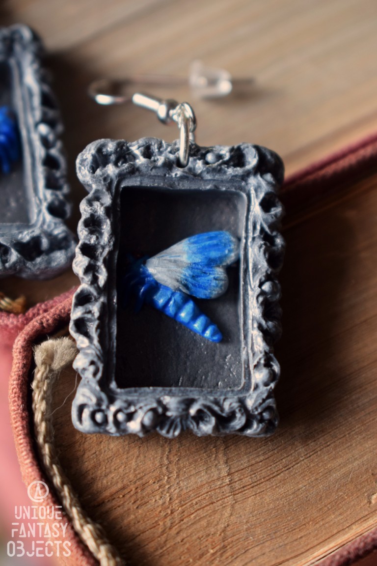 Kolczyki z rzeźbą ważki świtezianka błyszcząca w ramce (Unique Fantasy Objects)