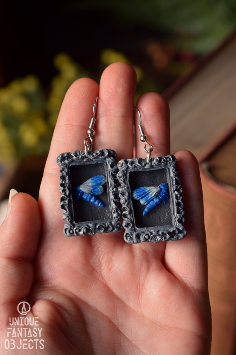 Kolczyki z rzeźbą ważki świtezianka błyszcząca w ramce Kolczyki z rzeźbą ważki świtezianka błyszcząca w ramce (Unique Fantasy Objects)