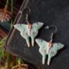 Kolczyki z rzeźbą ćmy księżycówka amerykańska (Unique Fantasy Objects)