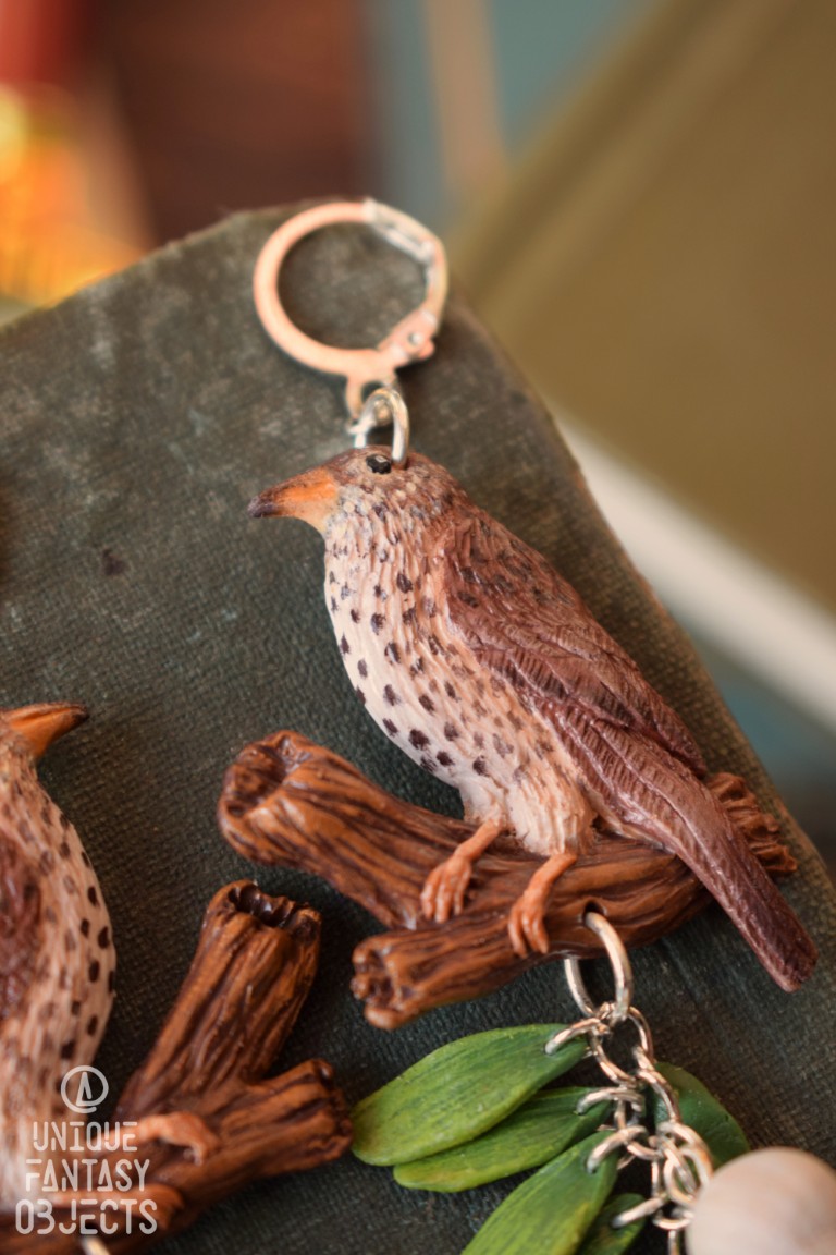 Kolczyki z śpiewakiem drozdem i jemiołą Kolczyki z śpiewakiem drozdem i jemiołą (Unique Fantasy Objects)