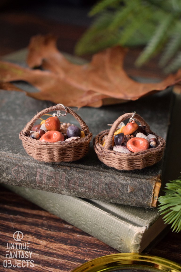 Kolczyki z koszyczkami pełnymi leśnych grzybów Kolczyki z koszyczkami pełnymi leśnych grzybów (Unique Fantasy Objects)