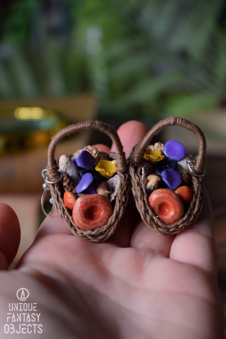 Kolczyki z koszyczkami pełnymi leśnych grzybków Kolczyki z koszyczkami pełnymi leśnych grzybków (Unique Fantasy Objects)