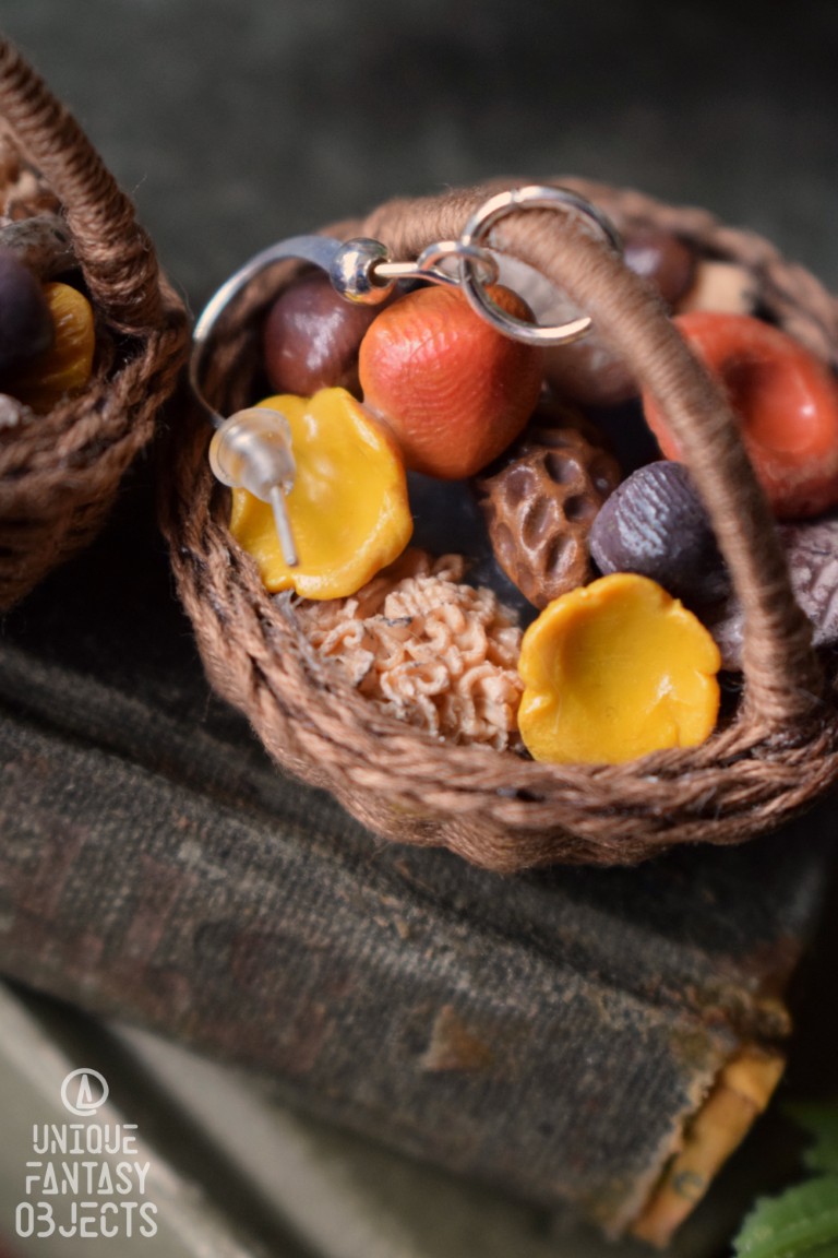 Kolczyki z koszyczkami pełnymi leśnych grzybów Kolczyki z koszyczkami pełnymi leśnych grzybów (Unique Fantasy Objects)