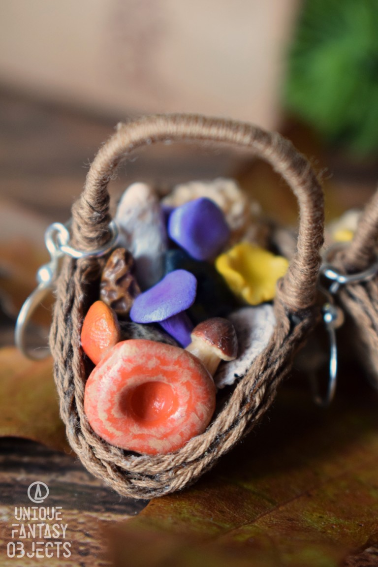 Kolczyki z koszyczkami pełnymi leśnych grzybków Kolczyki z koszyczkami pełnymi leśnych grzybków (Unique Fantasy Objects)