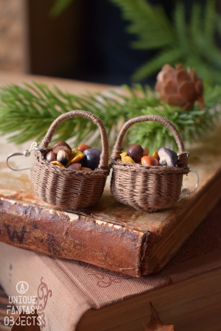 Kolczyki z koszykami pełnymi leśnych grzybków Kolczyki z koszykami pełnymi leśnych grzybków (Unique Fantasy Objects)