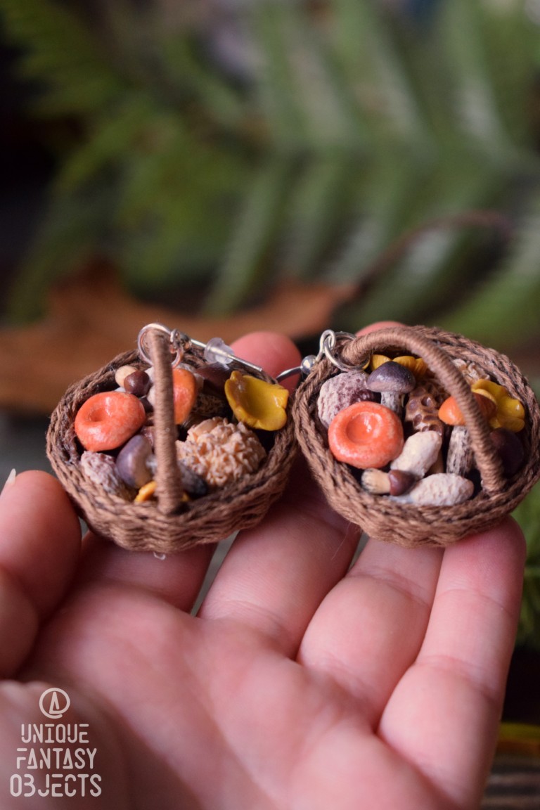 Kolczyki z koszyczkami pełnymi leśnych grzybów Kolczyki z koszyczkami pełnymi leśnych grzybów (Unique Fantasy Objects)