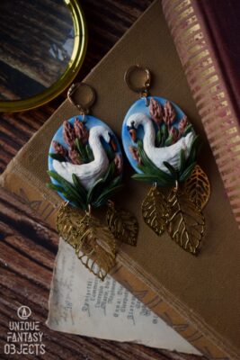 Kolczyki z rzeźbą łabędzi wśród traw (Unique Fantasy Objects)