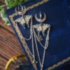 Kolczyki z rzeźbą motyla paź żeglarz i łańcuszkami Kolczyki z rzeźbą motyla paź żeglarz i łańcuszkami (Unique Fantasy Objects)