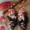 Kolczyki z muchomorami w ściółce leśnej i opalitem Kolczyki z muchomorami w ściółce leśnej i opalitem (Unique Fantasy Objects)