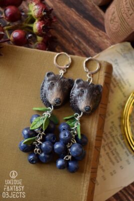Kolczyki z niedźwiedziem i borówkami (Unique Fantasy Objects)