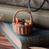 Naszyjnik koszyk z leśnymi grzybkami Naszyjnik koszyk z leśnymi grzybkami (Unique Fantasy Objects)