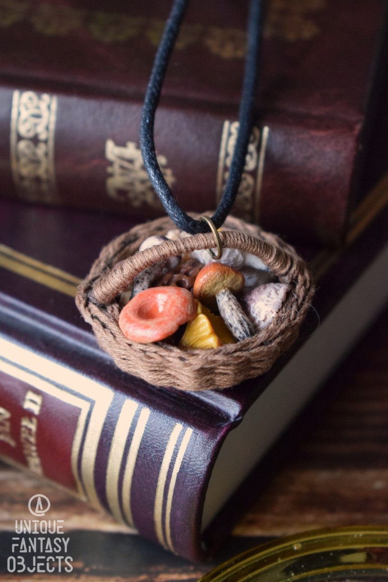 Naszyjnik koszyczek z leśnymi grzybami (Unique Fantasy Objects)