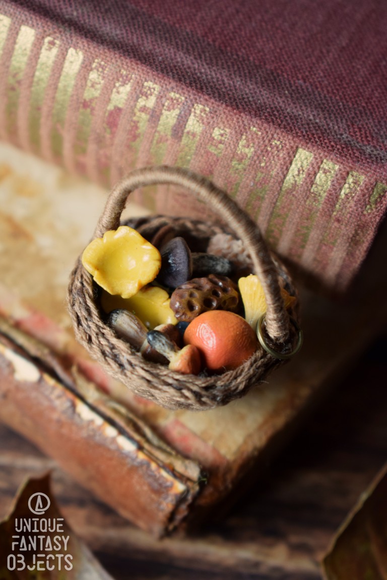 Naszyjnik koszyk z leśnymi grzybami (Unique Fantasy Objects)