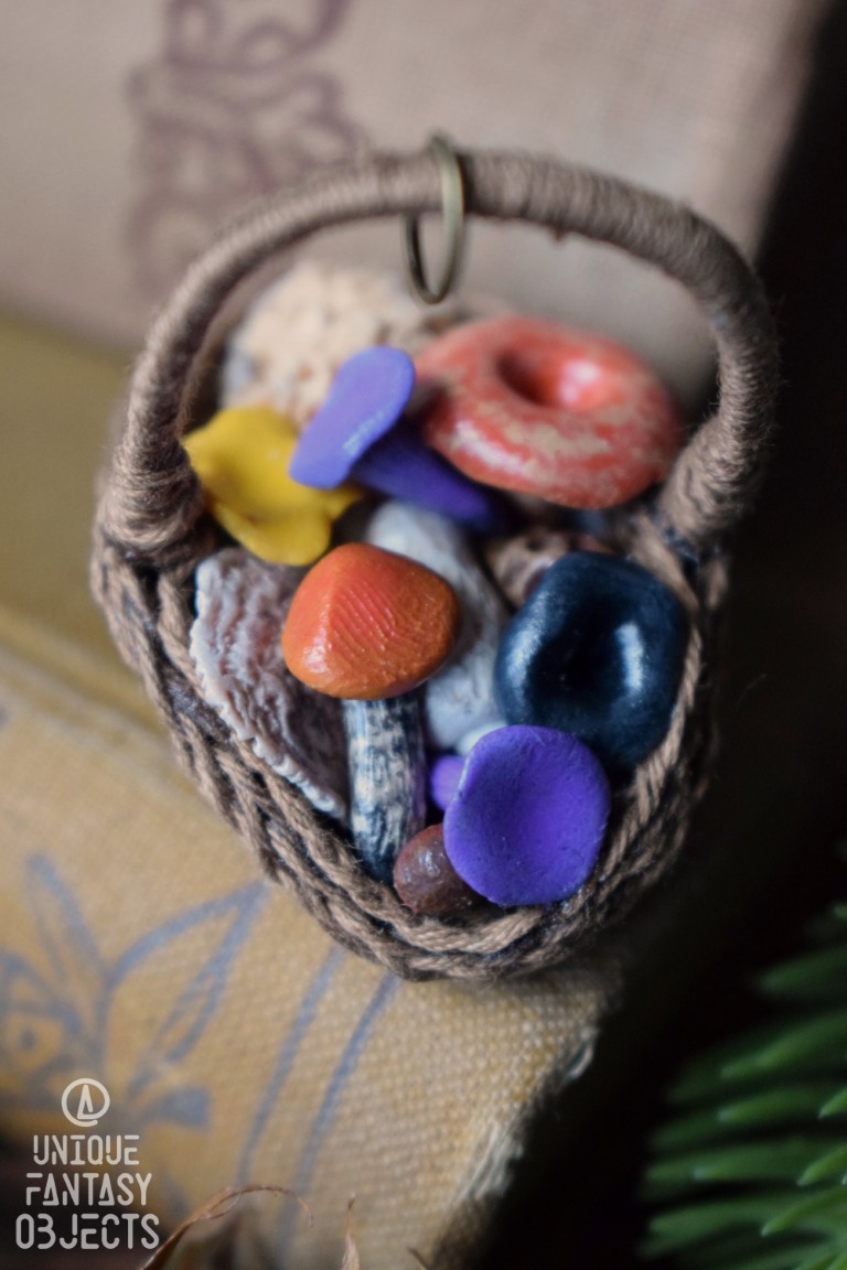 Naszyjnik koszyczek z leśnymi grzybkami (Unique Fantasy Objects)