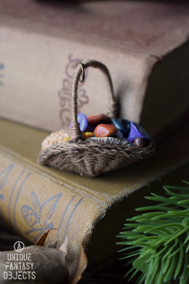 Naszyjnik koszyczek z leśnymi grzybkami Naszyjnik koszyczek z leśnymi grzybkami (Unique Fantasy Objects)