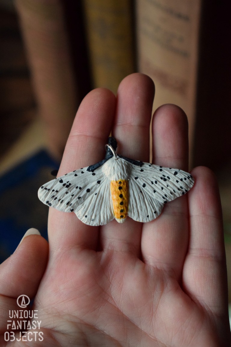 Naszyjnik z ćmą szewnica miętówka Naszyjnik z ćmą szewnica miętówka (Unique Fantasy Objects)