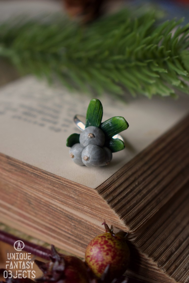 Regulowany pierścionek z rzeźbą jemioły Regulowany pierścionek z rzeźbą jemioły (Unique Fantasy Objects)