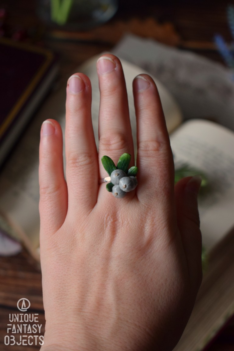 Regulowany pierścionek z rzeźbą jemioły Regulowany pierścionek z rzeźbą jemioły (Unique Fantasy Objects)