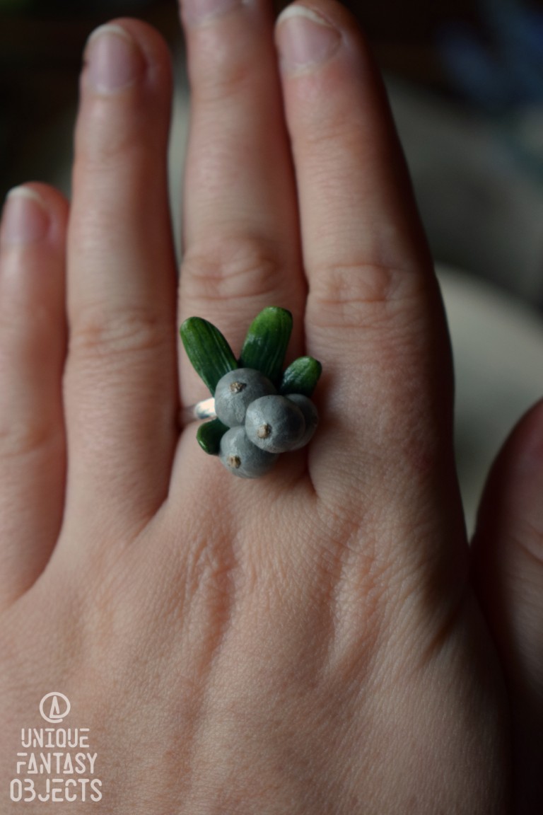 Regulowany pierścionek z rzeźbą jemioły Regulowany pierścionek z rzeźbą jemioły (Unique Fantasy Objects)