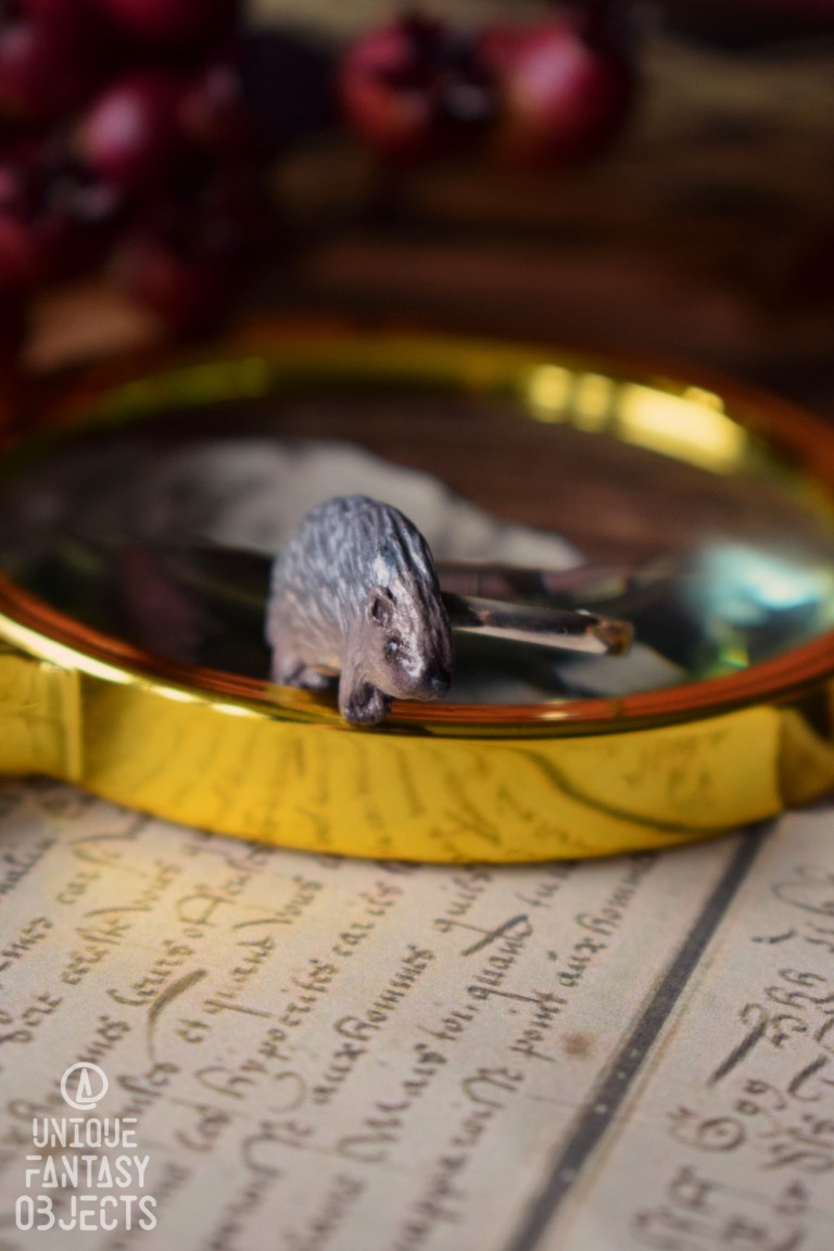 Regulowany pierścionek z rzeźbą jeża Regulowany pierścionek z rzeźbą jeża (Unique Fantasy Objects)