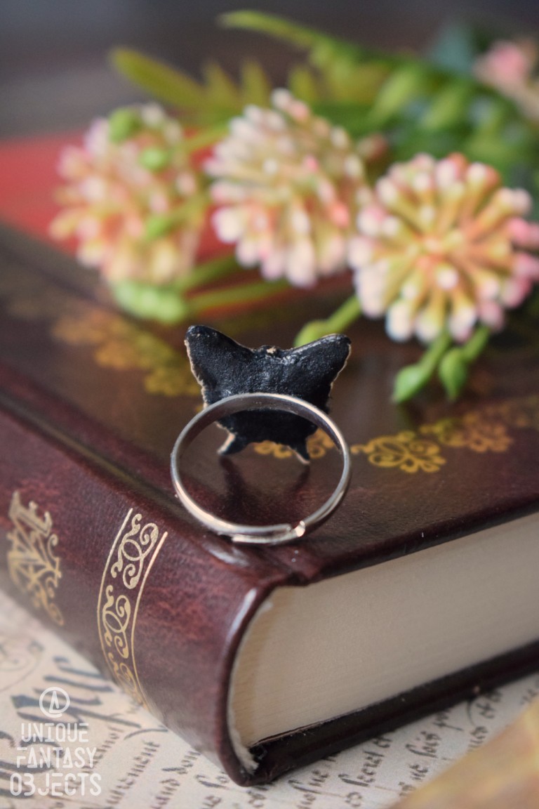 Regulowany pierścionek z rzeźbą motyla paź królowej Regulowany pierścionek z rzeźbą motyla paź królowej (Unique Fantasy Objects)