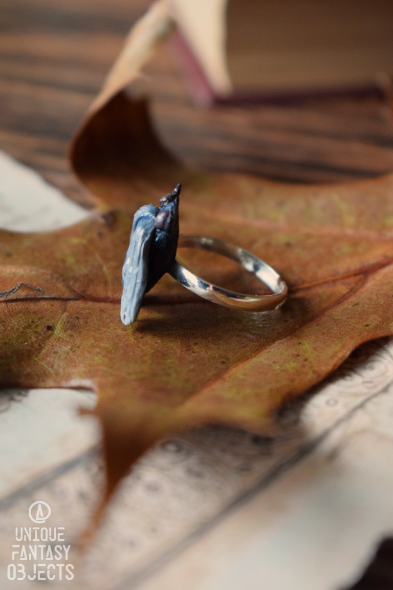 Regulowany pierścionek z rzeźbą muchy plujki Regulowany pierścionek z rzeźbą muchy plujki (Unique Fantasy Objects)