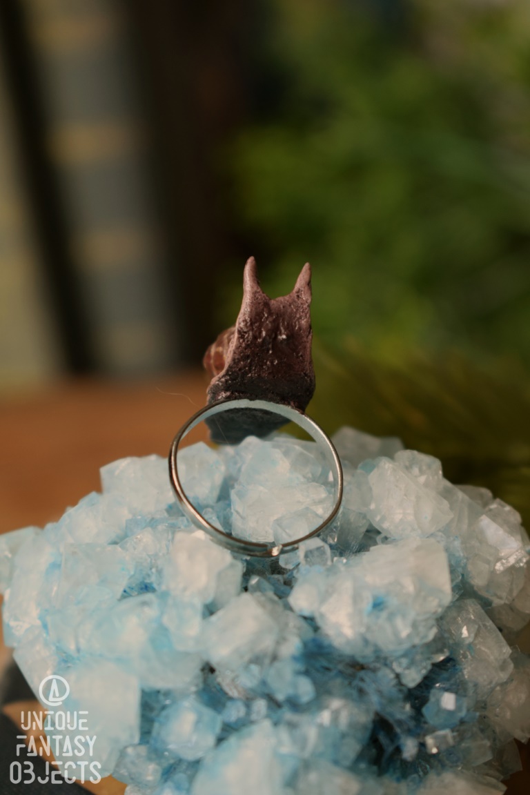 Regulowany pierścionek z rzeźbą winniczka Regulowany pierścionek z rzeźbą winniczka (Unique Fantasy Objects)