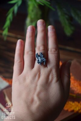 Regulowany pierścionek z pająkiem skakun arlekinowy (Unique Fantasy Objects)