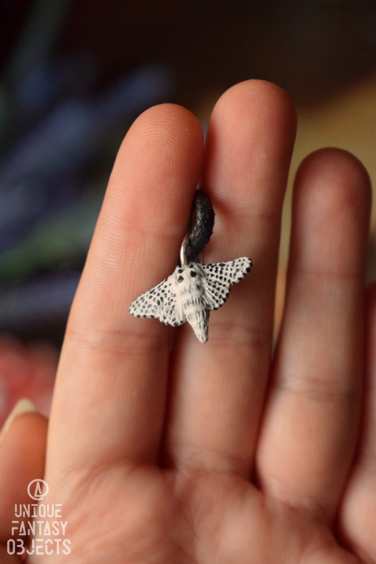 Mały naszyjnik z rzeźbą polskich motyli Mały naszyjnik z rzeźbą polskich motyli (Unique Fantasy Objects)