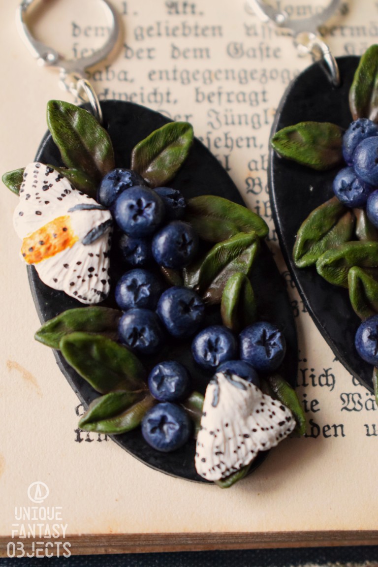 Kolczyki z borówkami i szewnicą miętówką Kolczyki z borówkami i szewnicą miętówką (Unique Fantasy Objects)