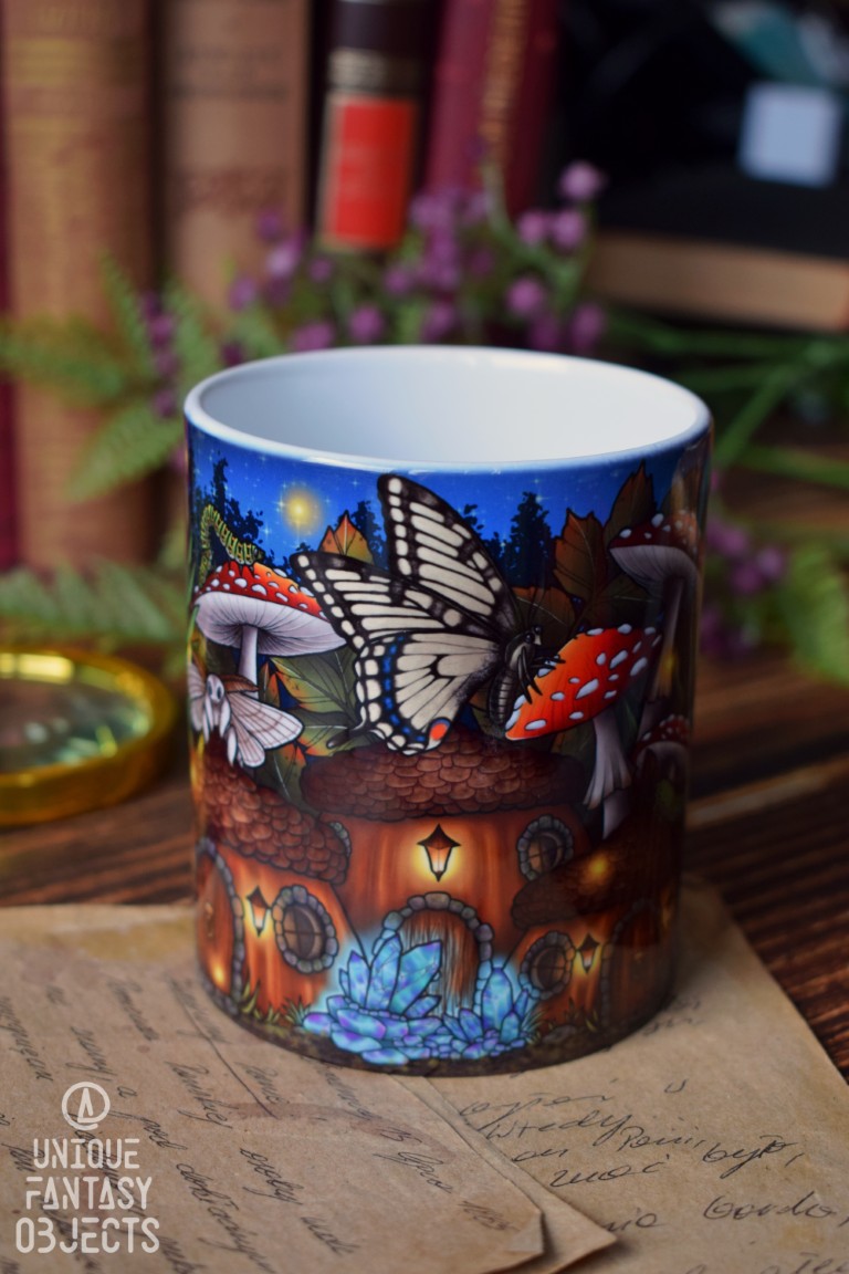 Kubek z domkami z żołędzi i motylami (Unique Fantasy Objects)