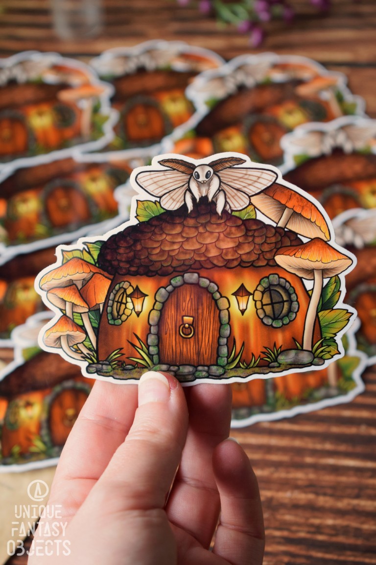 Naklejka z domkiem z żołędzi i ćmą Naklejka z domkiem z żołędzi i ćmą (Unique Fantasy Objects)