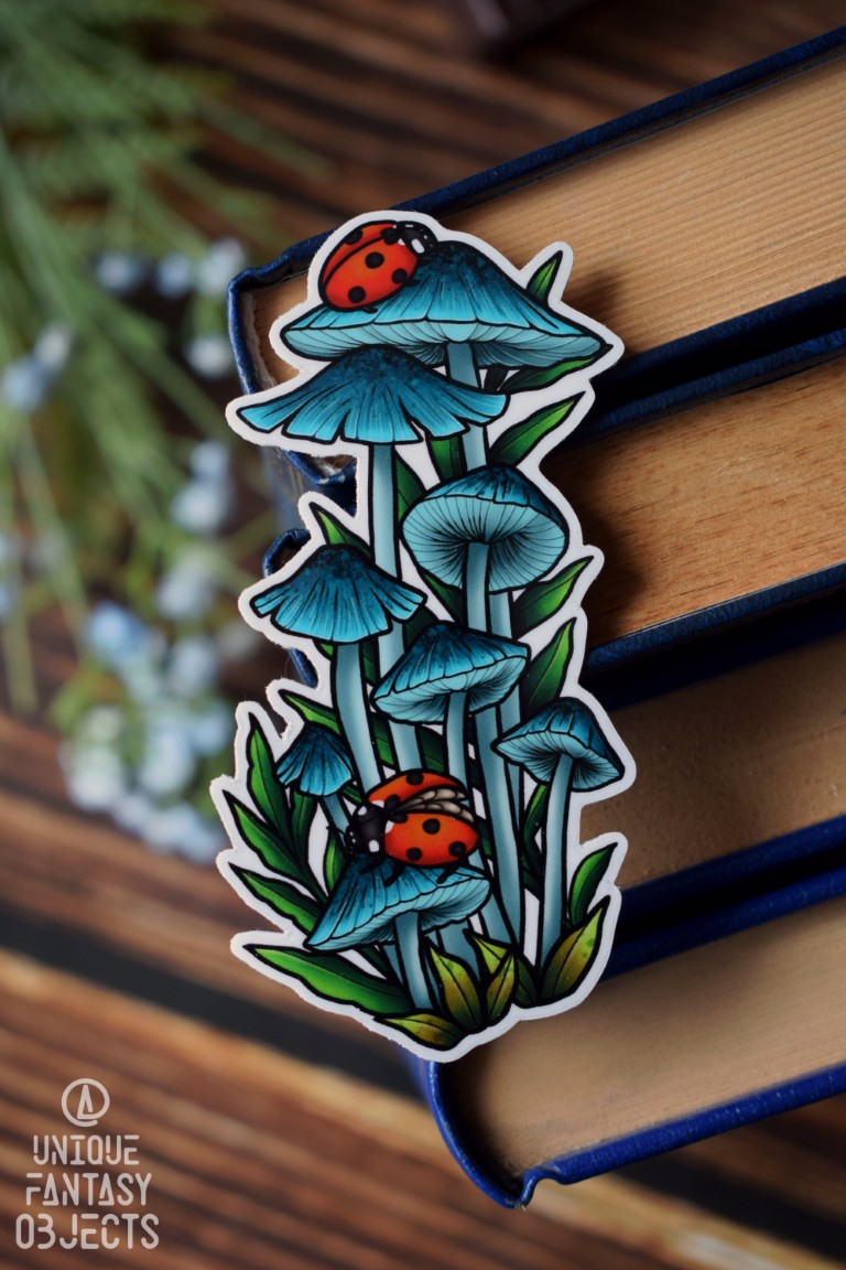 Naklejka z niebieskimi grzybami i biedronkami Naklejka z niebieskimi grzybami i biedronkami (Unique Fantasy Objects)