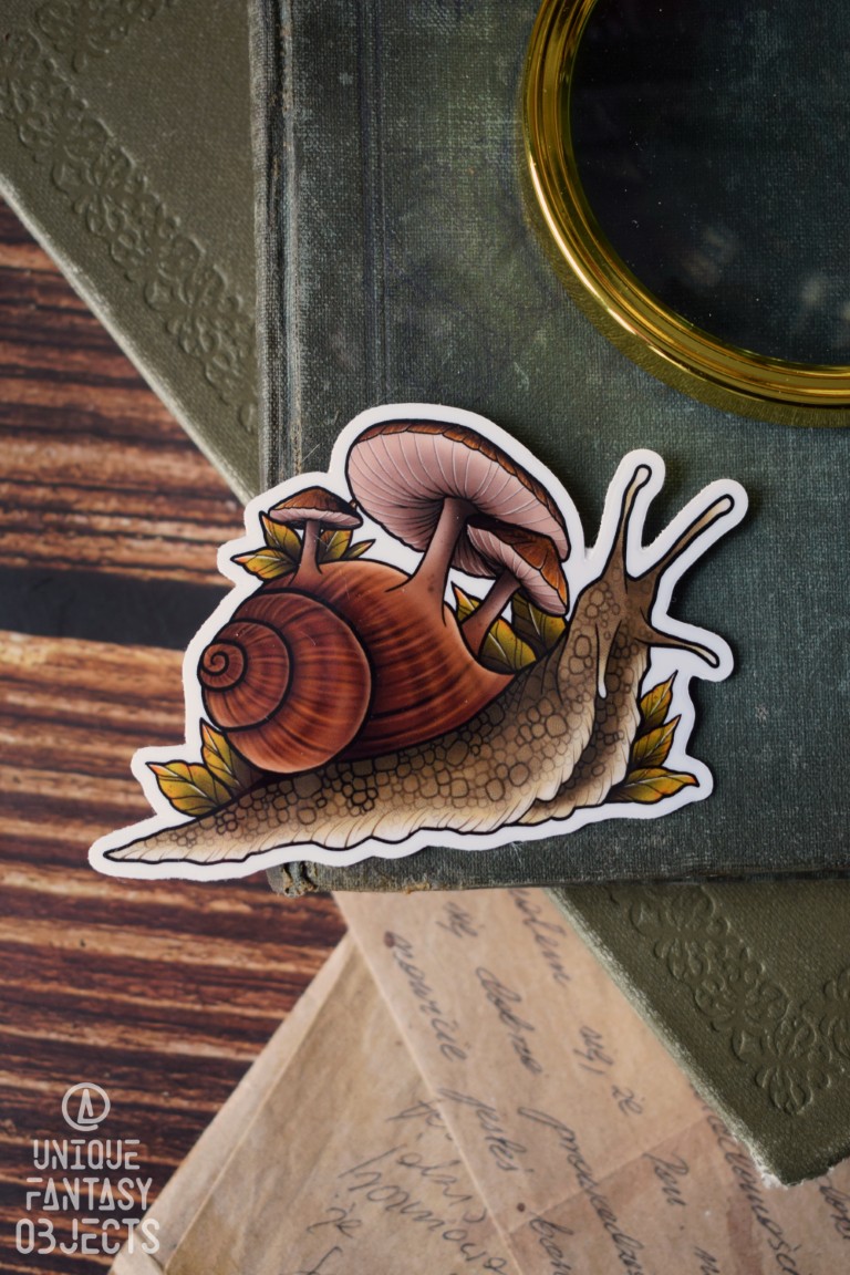Naklejka ze ślimakiem z grzybami Naklejka ze ślimakiem z grzybami (Unique Fantasy Objects)