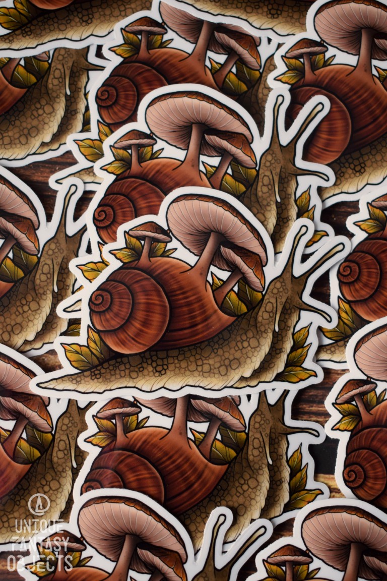 Naklejka ze ślimakiem z grzybami Naklejka ze ślimakiem z grzybami (Unique Fantasy Objects)