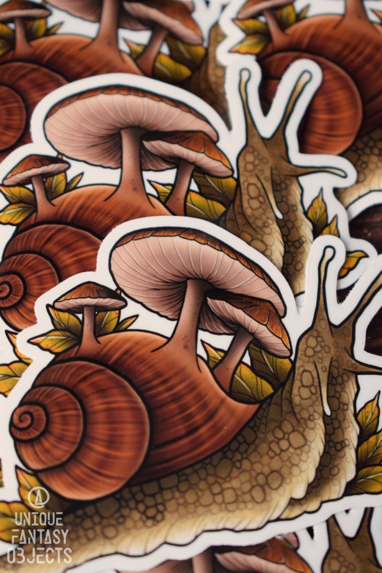 Naklejka ze ślimakiem z grzybami Naklejka ze ślimakiem z grzybami (Unique Fantasy Objects)