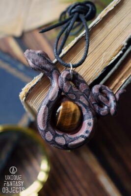 Naszyjnik z boa dusicielem i tygrysim okiem (Unique Fantasy Objects)