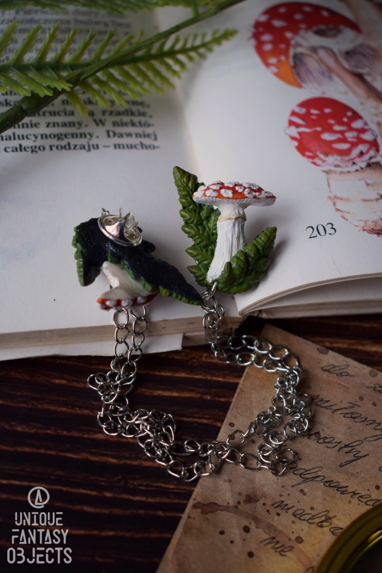 Przypinka do kołnierzyka z muchomorami czerwonymi Przypinki do kołnierzyka z muchomorami(Unique Fantasy Objects)