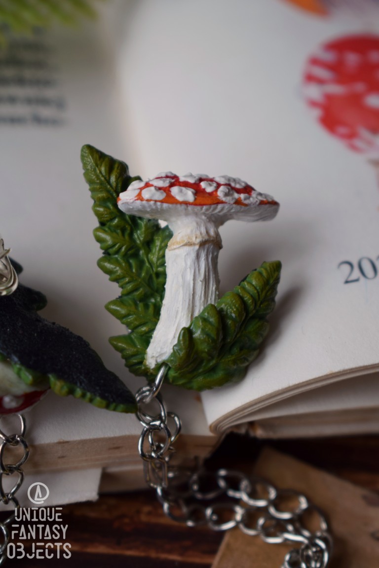 Przypinka do kołnierzyka z muchomorami czerwonymi Przypinki do kołnierzyka z muchomorami(Unique Fantasy Objects)