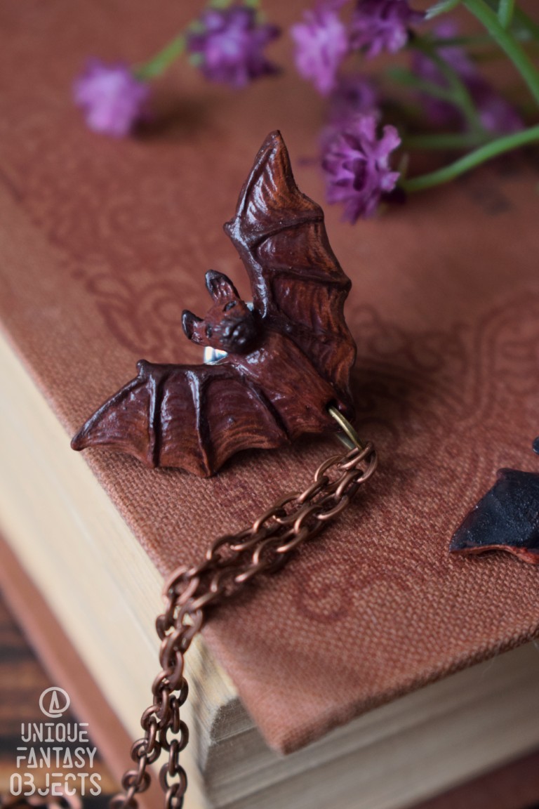 Przypinka do kołnierzyka z nietoperzami Przypinka do kołnierzyka z nietoperzami (Unique Fantasy Objects)