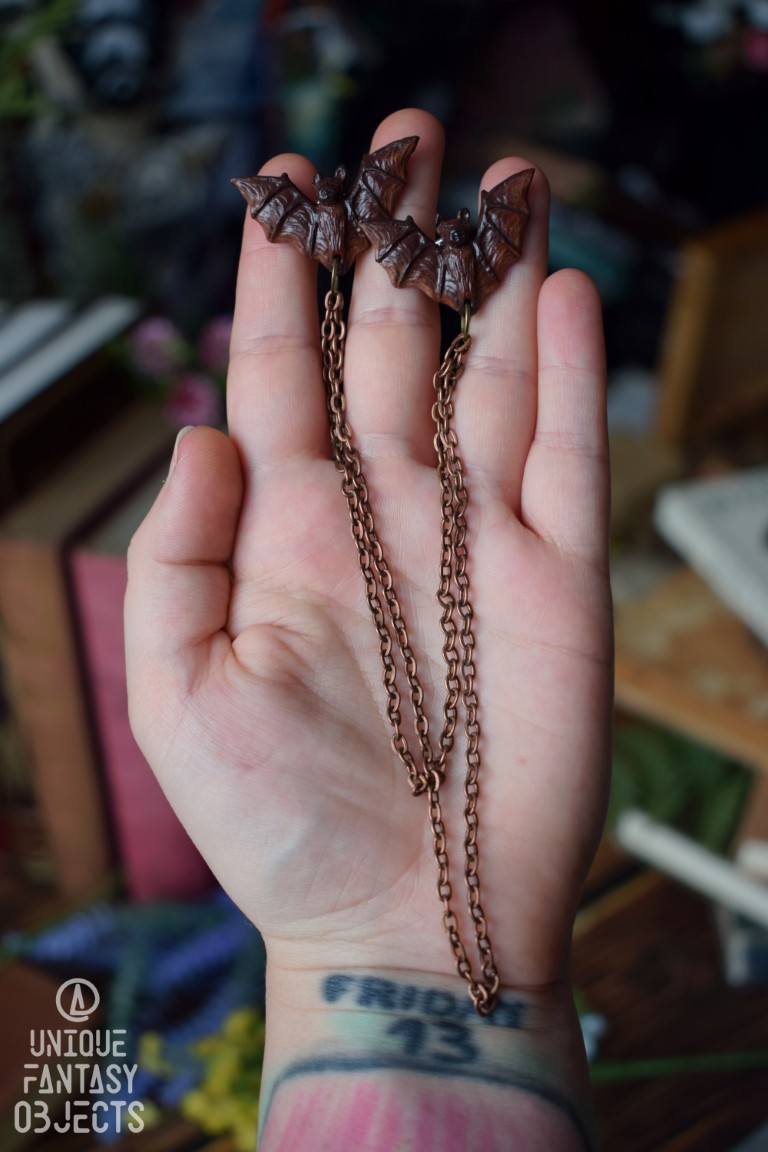Przypinka do kołnierzyka z nietoperzami Przypinka do kołnierzyka z nietoperzami (Unique Fantasy Objects)