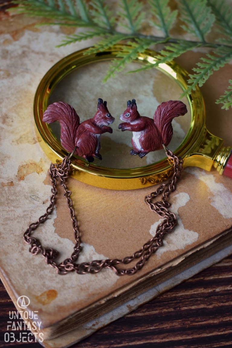 Przypinka do kołnierzyka z wiewiórkami Przypinka do kołnierzyka z wiewiórkami (Unique Fantasy Objects)